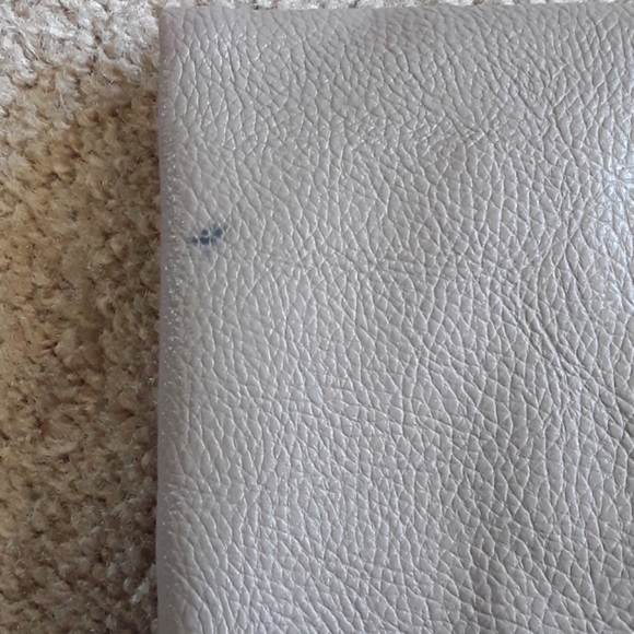 Beige clutch with tassel - Picture 3 of 3